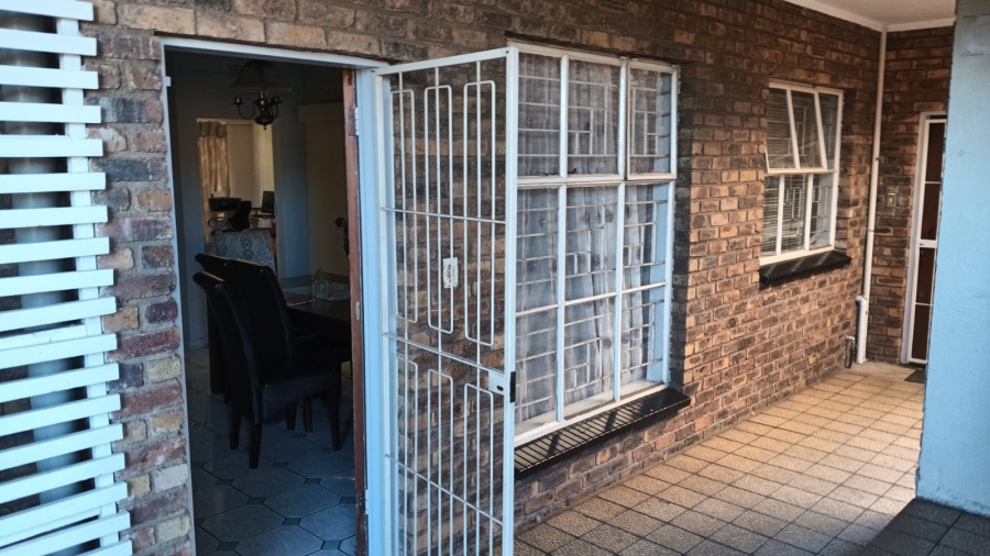 2 Bedroom Property for Sale in Edleen Gauteng