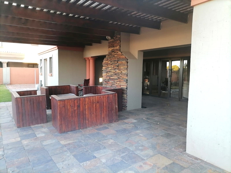 To Let 6 Bedroom Property for Rent in Monavoni Gauteng