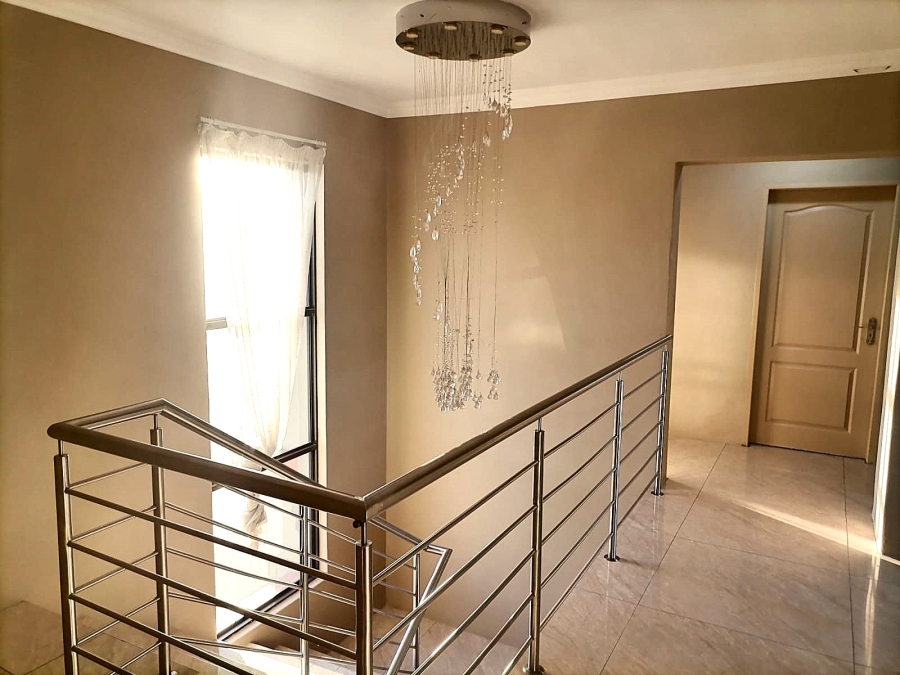 To Let 6 Bedroom Property for Rent in Monavoni Gauteng