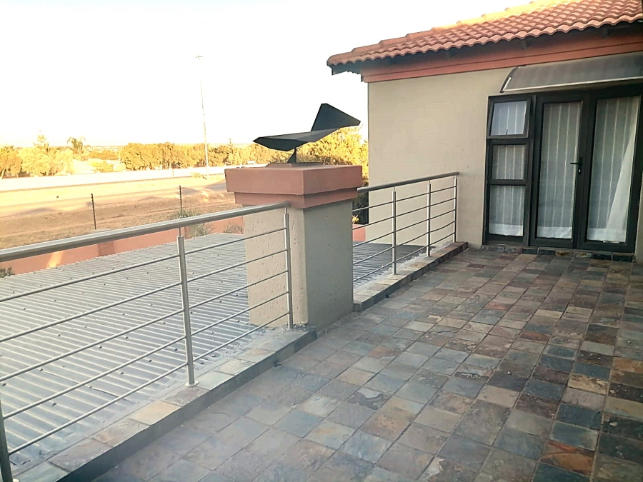 To Let 6 Bedroom Property for Rent in Monavoni Gauteng