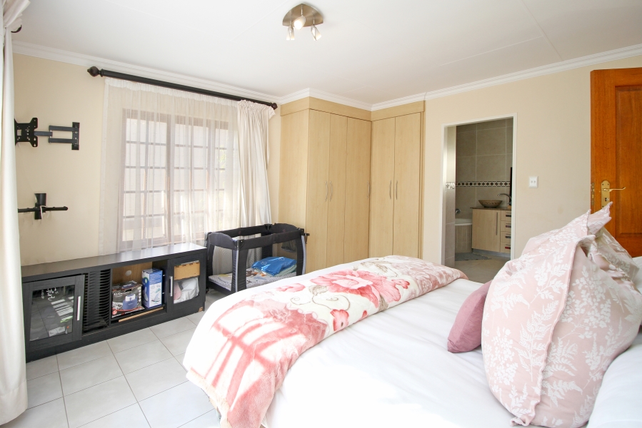 3 Bedroom Property for Sale in Noordwyk Gauteng