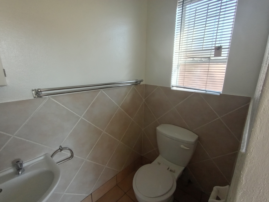 2 Bedroom Property for Sale in Radiokop Gauteng