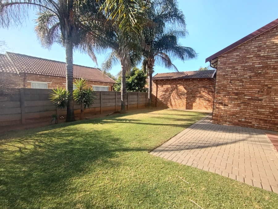 2 Bedroom Property for Sale in Radiokop Gauteng