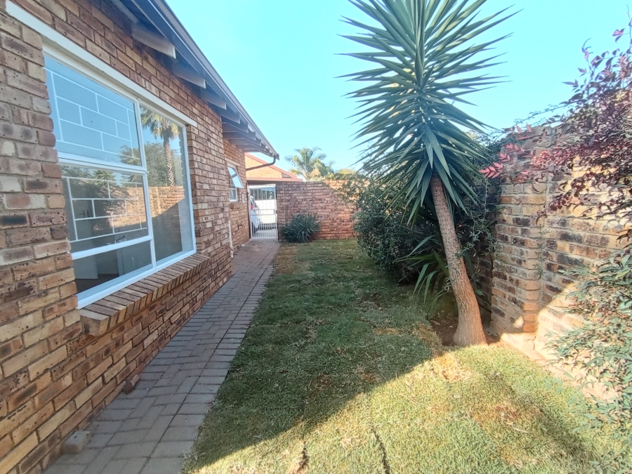 2 Bedroom Property for Sale in Radiokop Gauteng