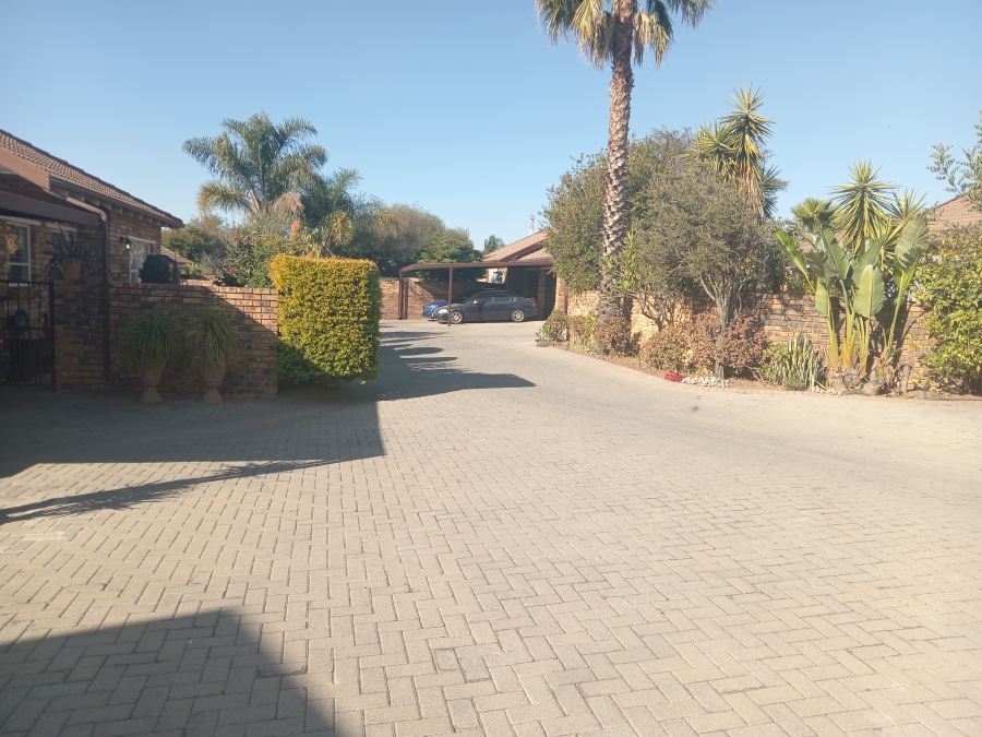 2 Bedroom Property for Sale in Radiokop Gauteng