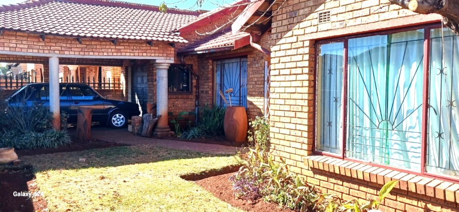 5 Bedroom Property for Sale in Vosloorus Ext 2 Gauteng