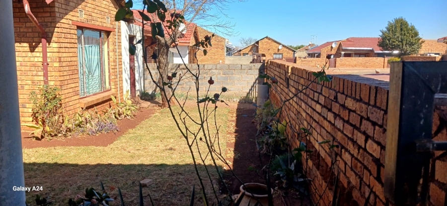 5 Bedroom Property for Sale in Vosloorus Ext 2 Gauteng