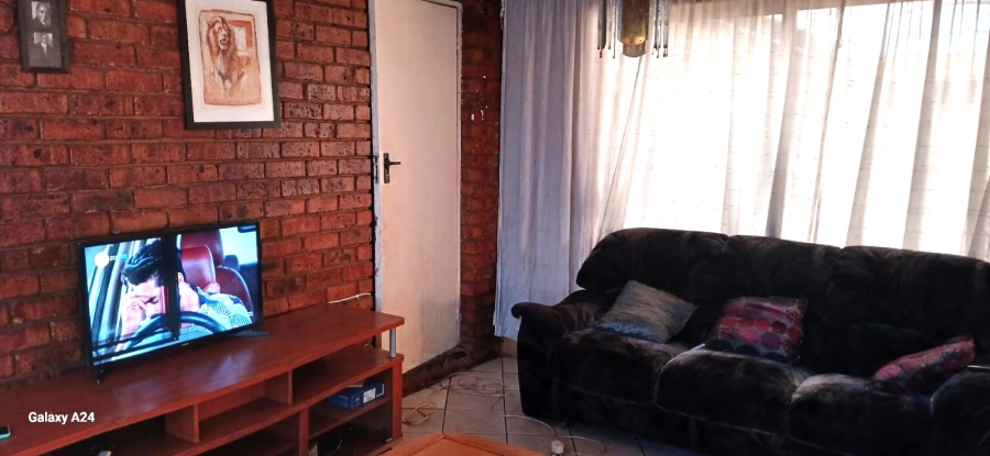 5 Bedroom Property for Sale in Vosloorus Ext 2 Gauteng