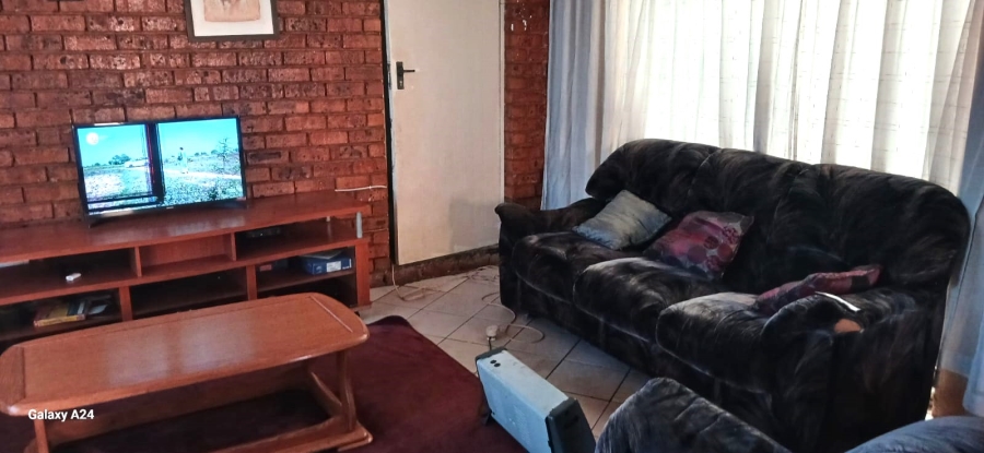 5 Bedroom Property for Sale in Vosloorus Ext 2 Gauteng