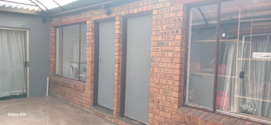 5 Bedroom Property for Sale in Vosloorus Ext 2 Gauteng