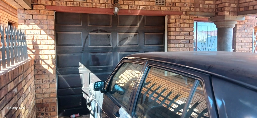 5 Bedroom Property for Sale in Vosloorus Ext 2 Gauteng