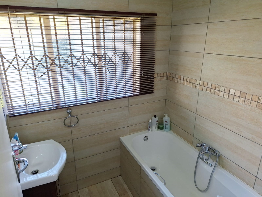 To Let 3 Bedroom Property for Rent in Eldoraigne Gauteng