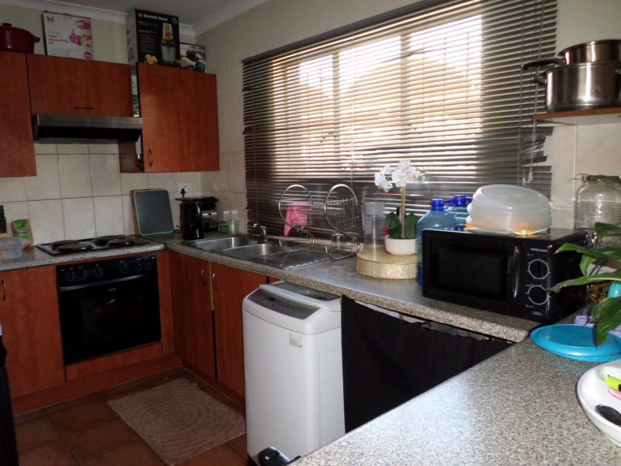 2 Bedroom Property for Sale in Greenstone Hill Gauteng