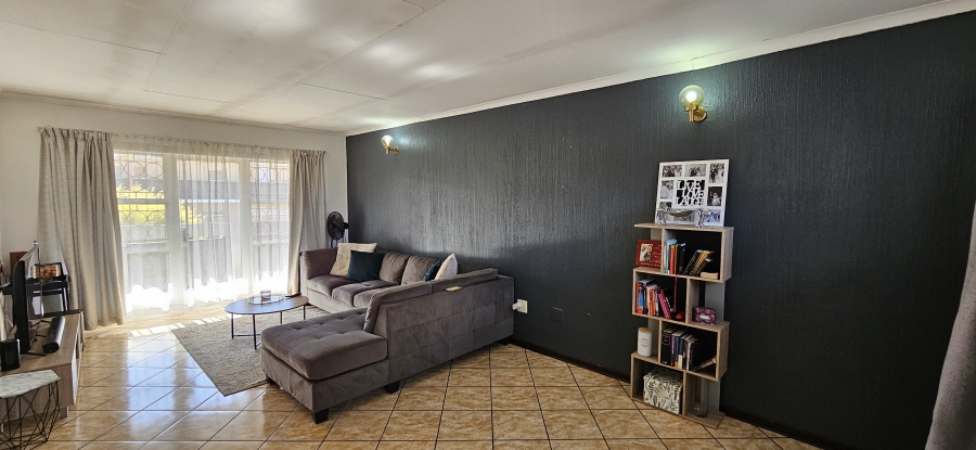 2 Bedroom Property for Sale in Three Rivers Proper Gauteng