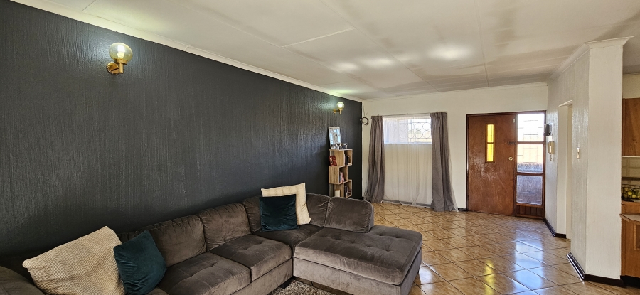 2 Bedroom Property for Sale in Three Rivers Proper Gauteng