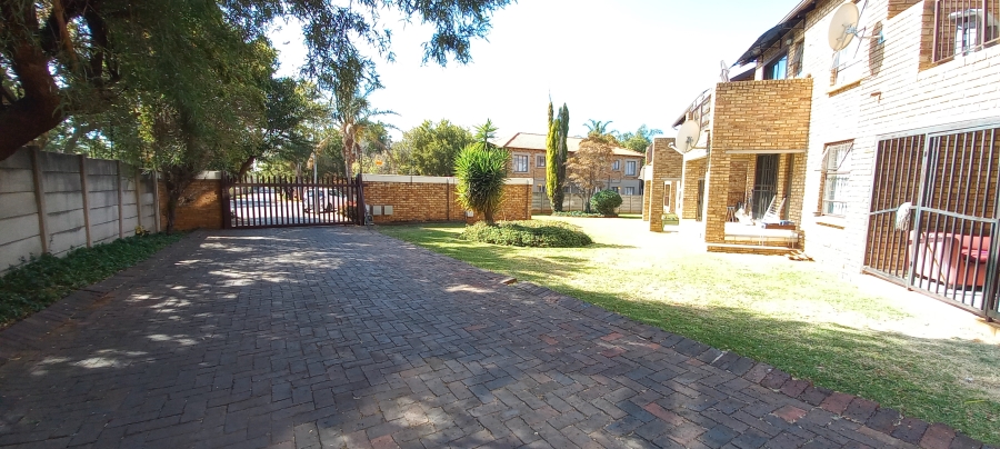 To Let 2 Bedroom Property for Rent in Willowbrook Gauteng