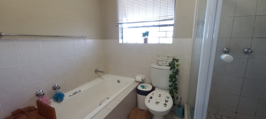 To Let 2 Bedroom Property for Rent in Willowbrook Gauteng