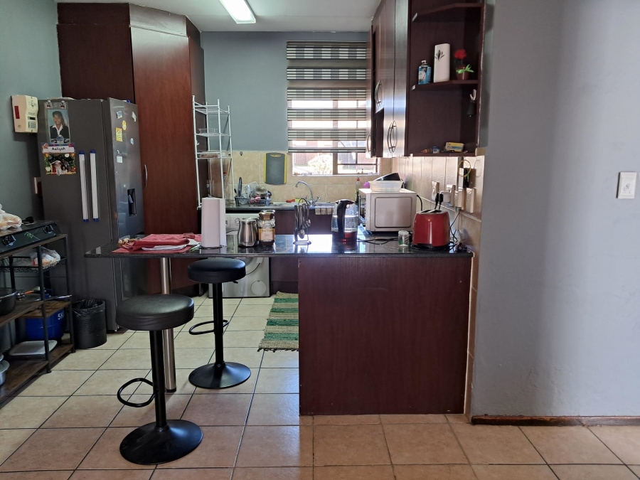 2 Bedroom Property for Sale in Sonneveld Gauteng