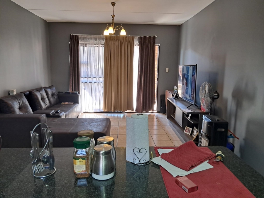 2 Bedroom Property for Sale in Sonneveld Gauteng