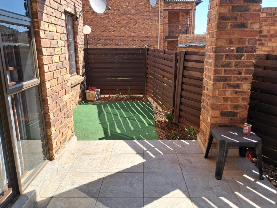 2 Bedroom Property for Sale in Sonneveld Gauteng