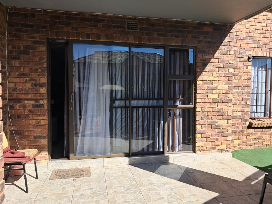 2 Bedroom Property for Sale in Sonneveld Gauteng