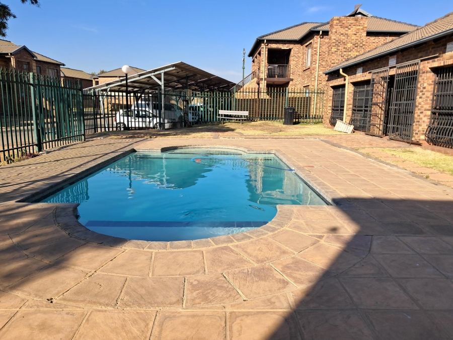 2 Bedroom Property for Sale in Sonneveld Gauteng