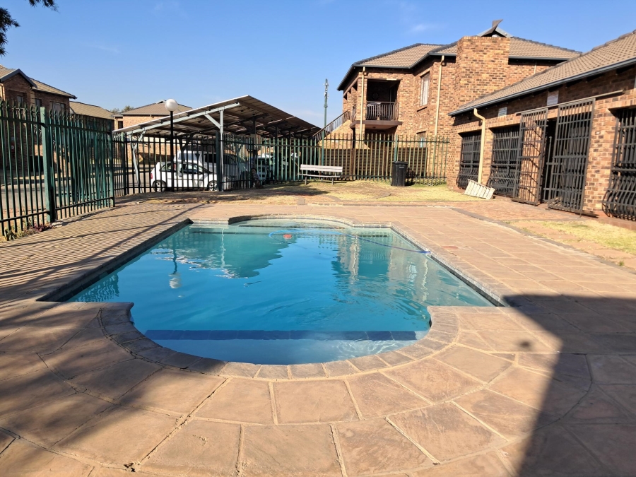 2 Bedroom Property for Sale in Sonneveld Gauteng