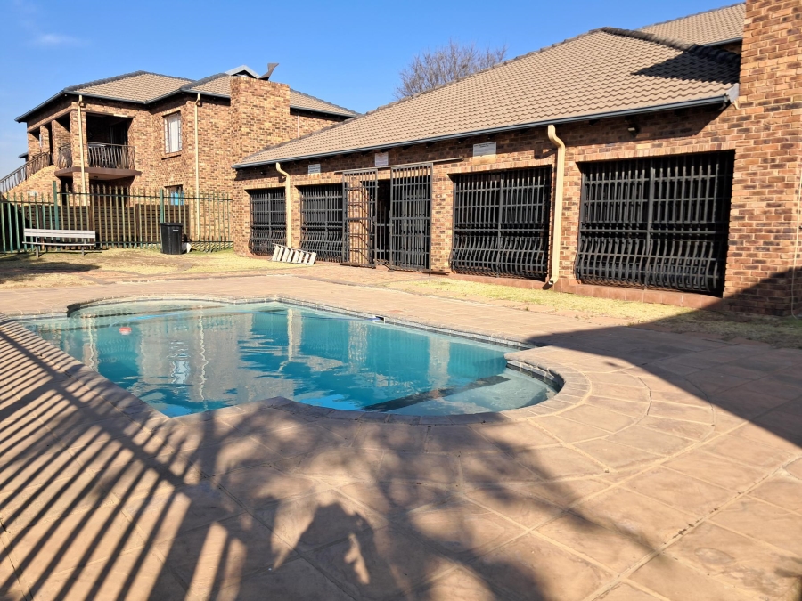 2 Bedroom Property for Sale in Sonneveld Gauteng