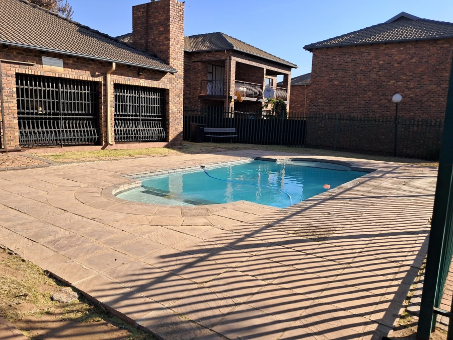 2 Bedroom Property for Sale in Sonneveld Gauteng