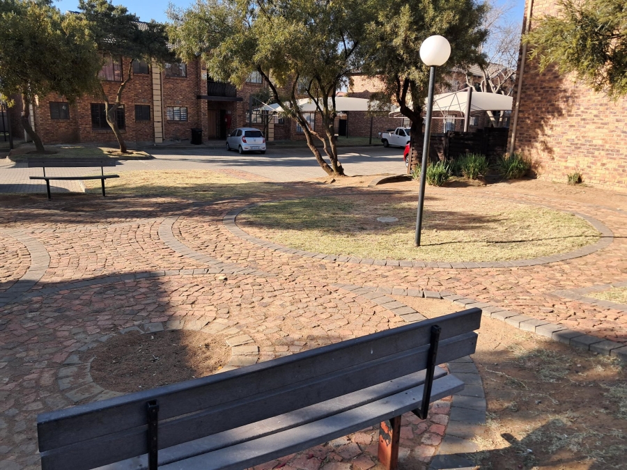 2 Bedroom Property for Sale in Sonneveld Gauteng