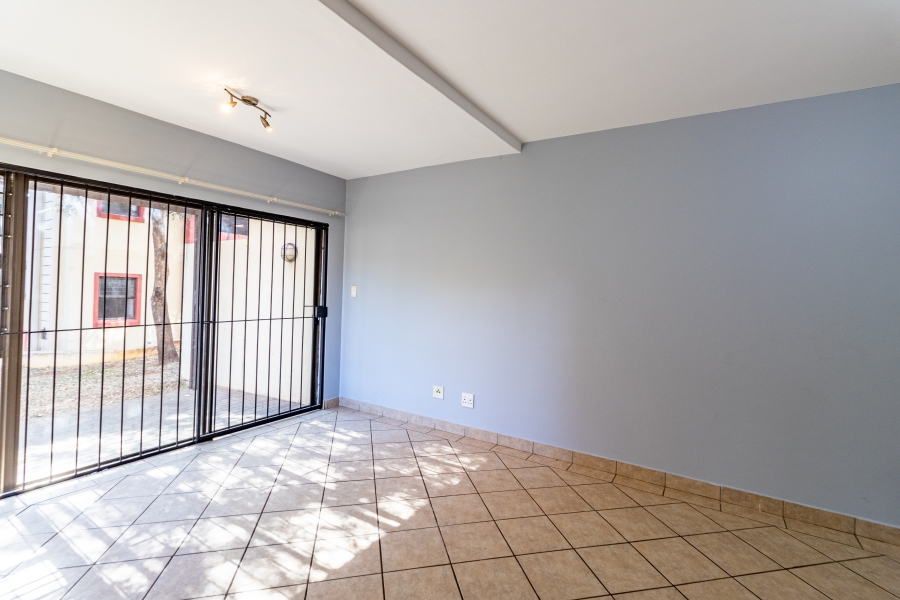 1 Bedroom Property for Sale in Oukraal Estate Gauteng