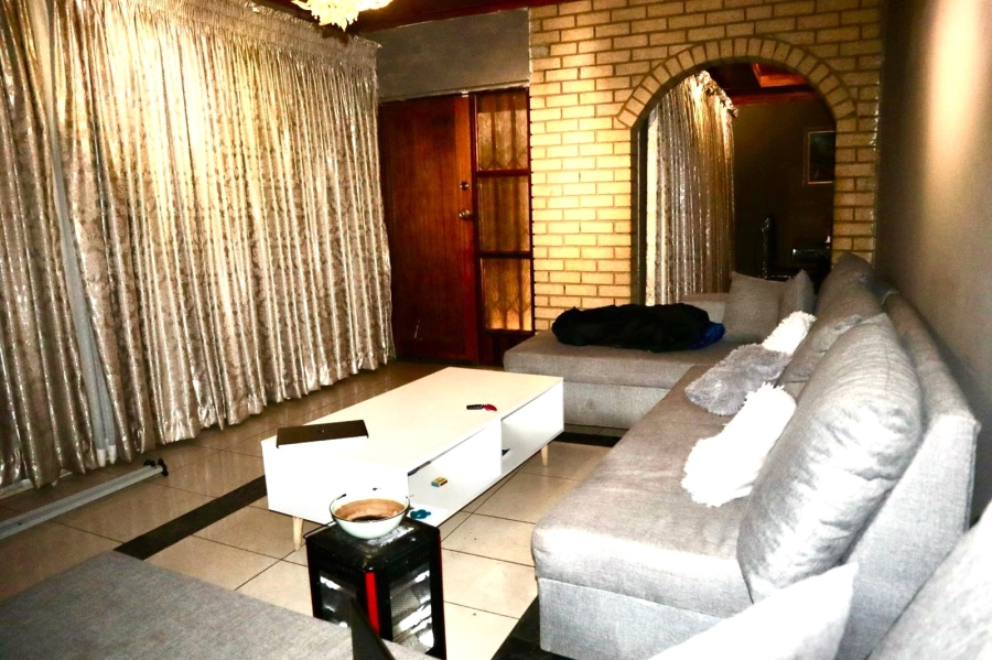 5 Bedroom Property for Sale in Vosloorus Gauteng