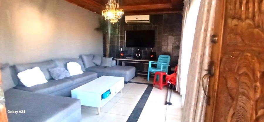 5 Bedroom Property for Sale in Vosloorus Gauteng