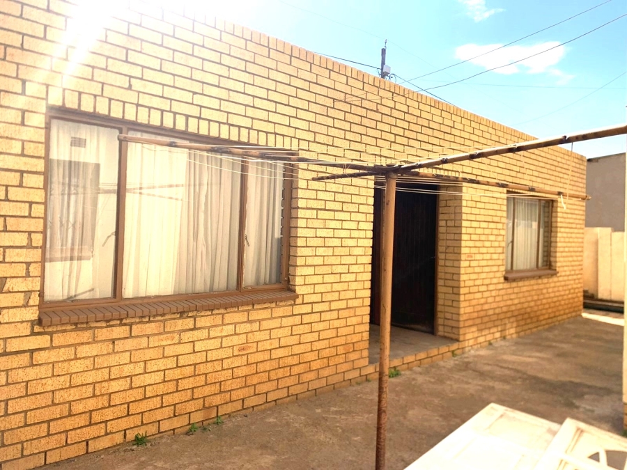 5 Bedroom Property for Sale in Vosloorus Gauteng