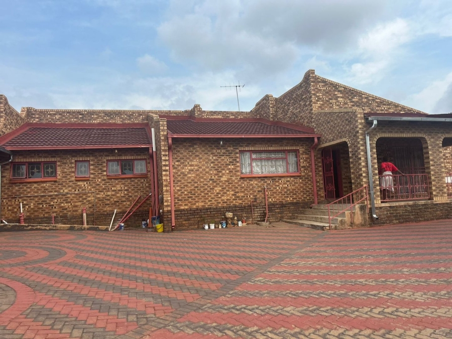 4 Bedroom Property for Sale in Soshanguve DD Gauteng