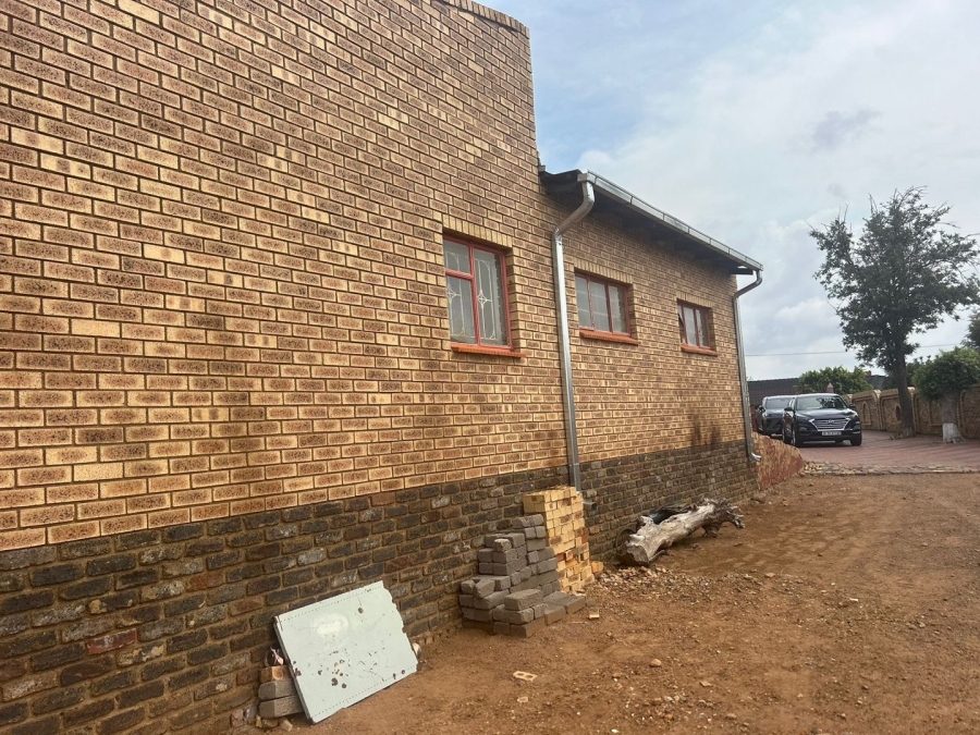 4 Bedroom Property for Sale in Soshanguve DD Gauteng