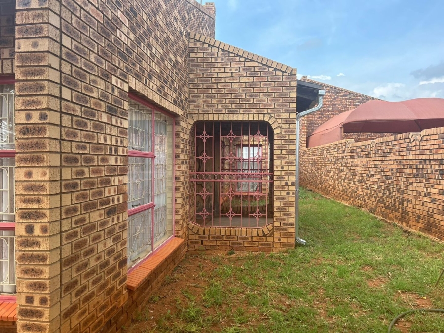 4 Bedroom Property for Sale in Soshanguve DD Gauteng