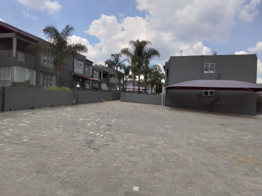 3 Bedroom Property for Sale in Mulbarton Gauteng