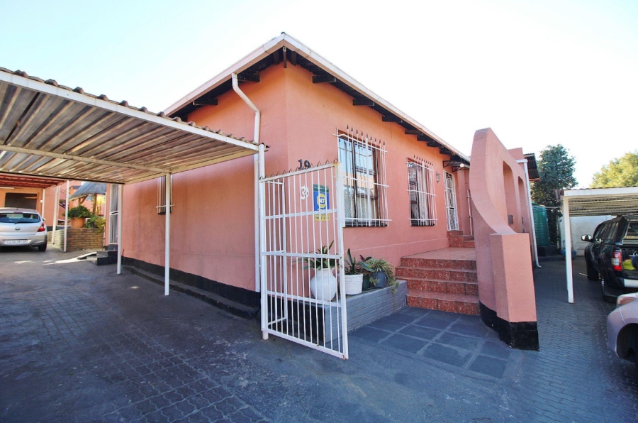 5 Bedroom Property for Sale in Primrose East Gauteng