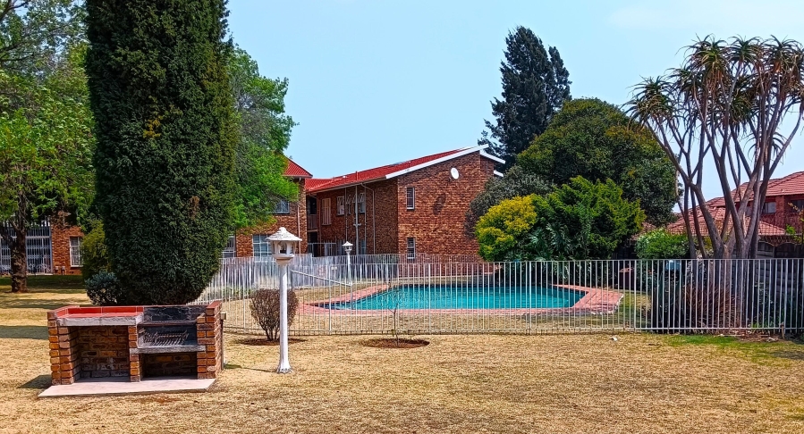 2 Bedroom Property for Sale in Edleen Gauteng