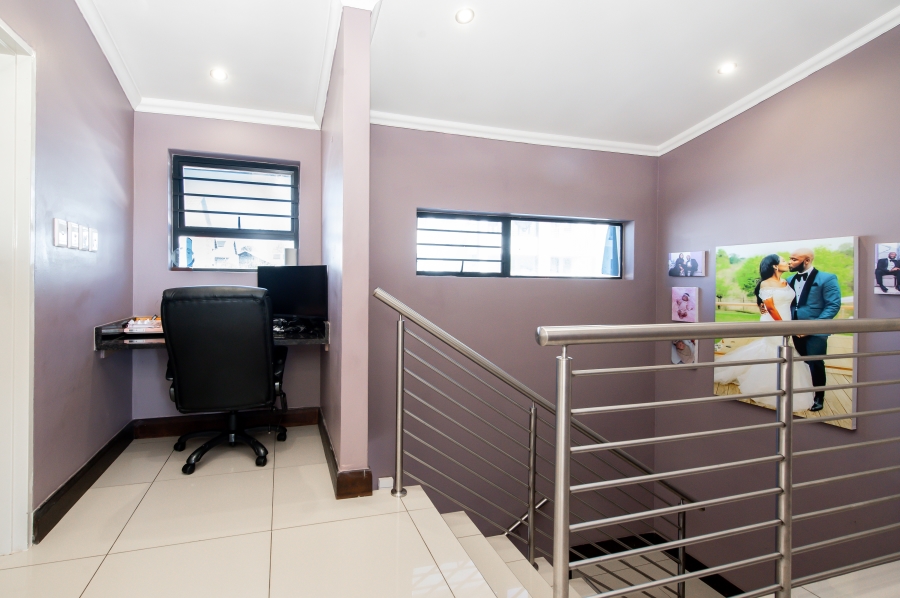 3 Bedroom Property for Sale in Crowthorne AH Gauteng