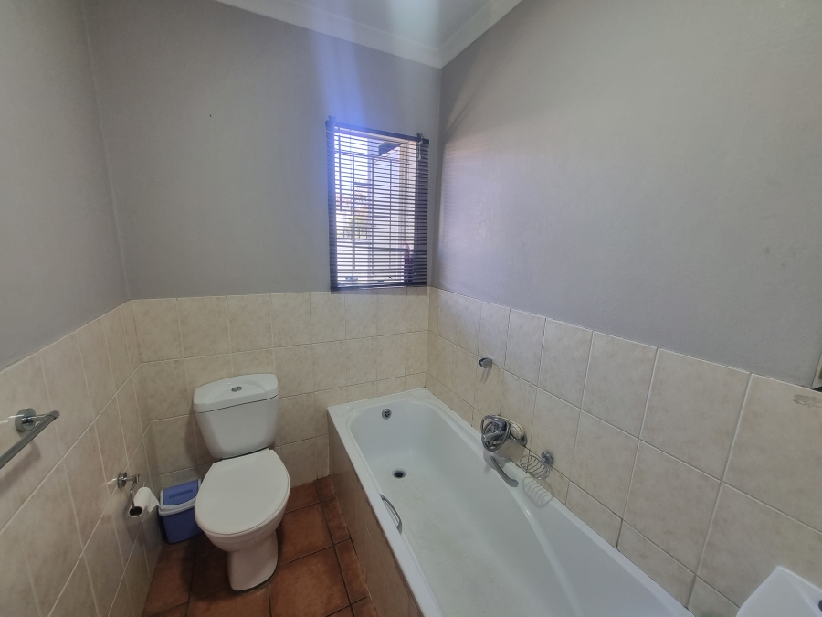 2 Bedroom Property for Sale in Greenstone Hill Gauteng