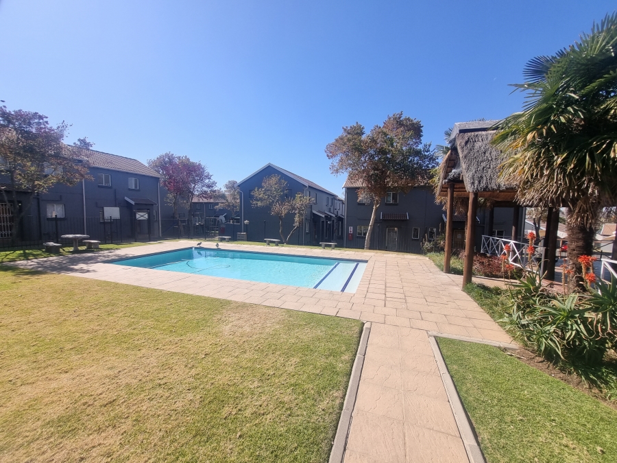 2 Bedroom Property for Sale in Greenstone Hill Gauteng