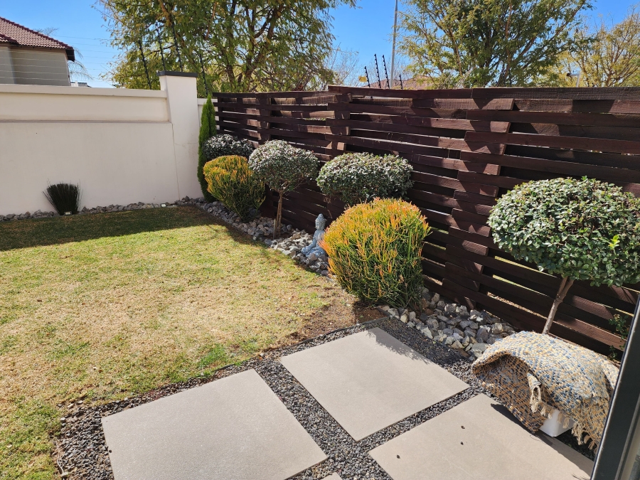 3 Bedroom Property for Sale in Greenstone Crest Gauteng