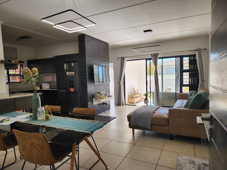 3 Bedroom Property for Sale in Greenstone Crest Gauteng