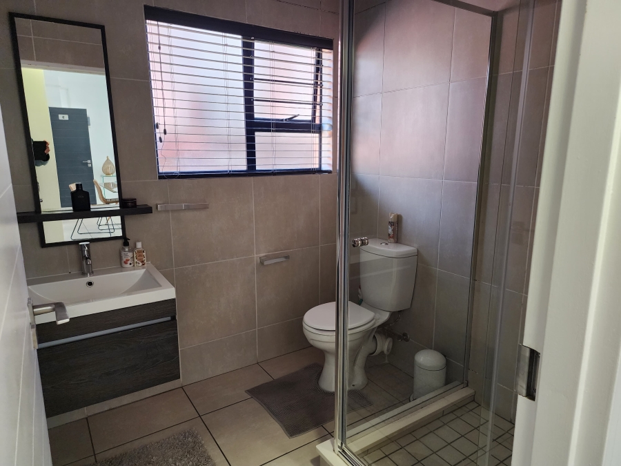 3 Bedroom Property for Sale in Greenstone Crest Gauteng