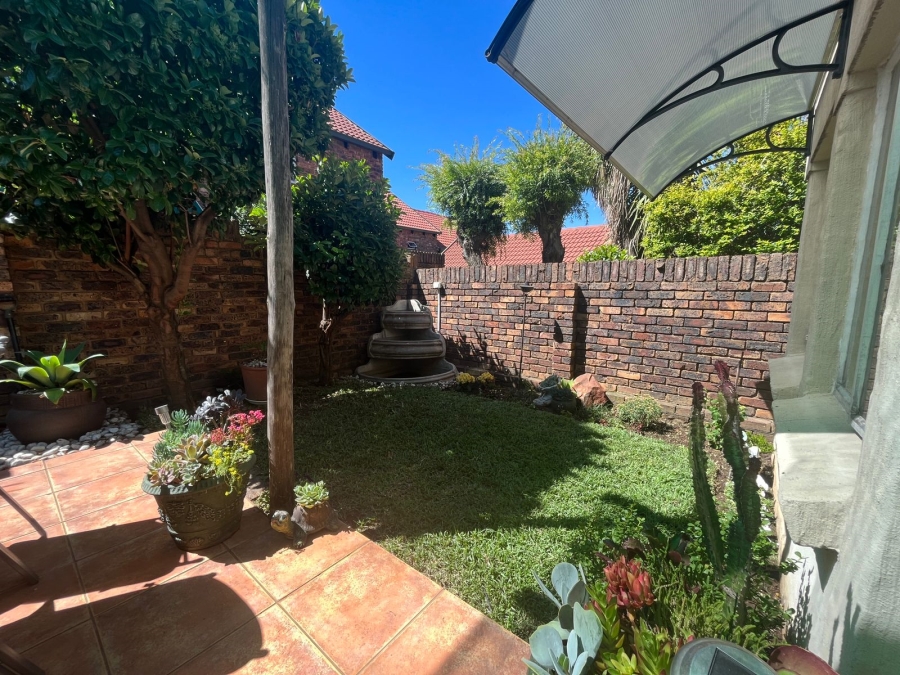 3 Bedroom Property for Sale in Garsfontein Gauteng