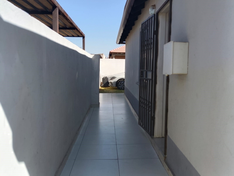 3 Bedroom Property for Sale in Windmill Park Gauteng