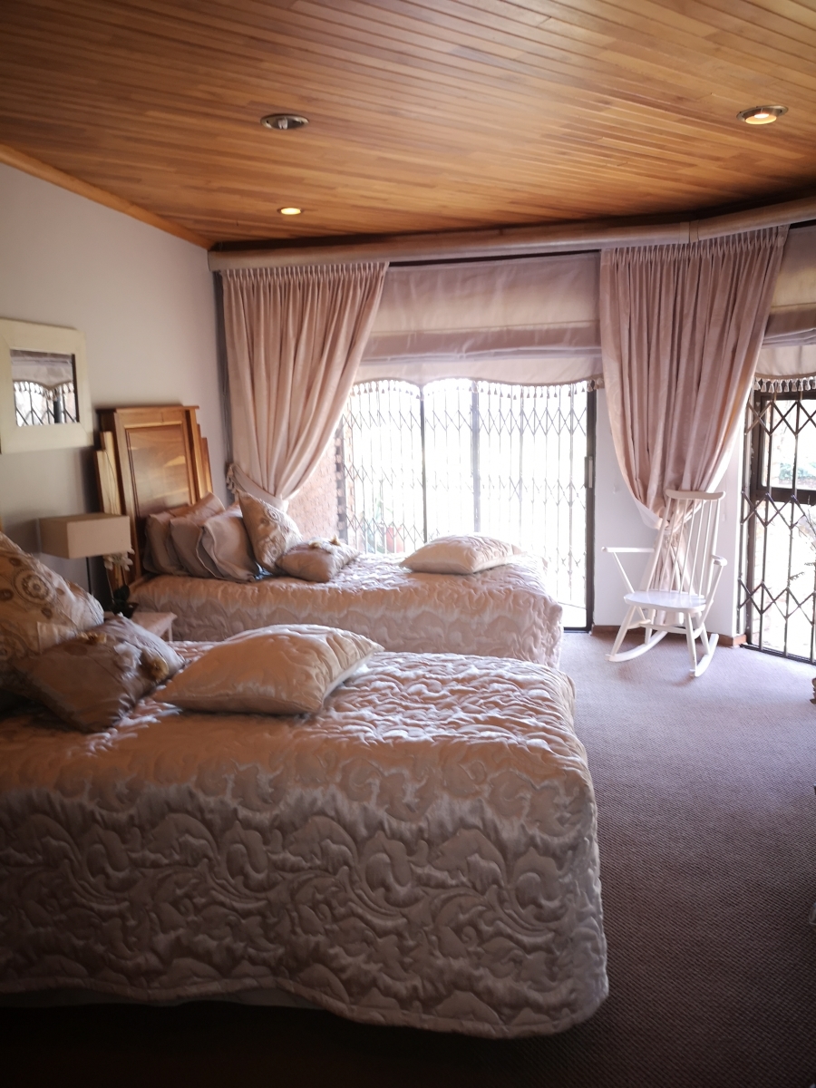 5 Bedroom Property for Sale in Glen Donald A H Gauteng