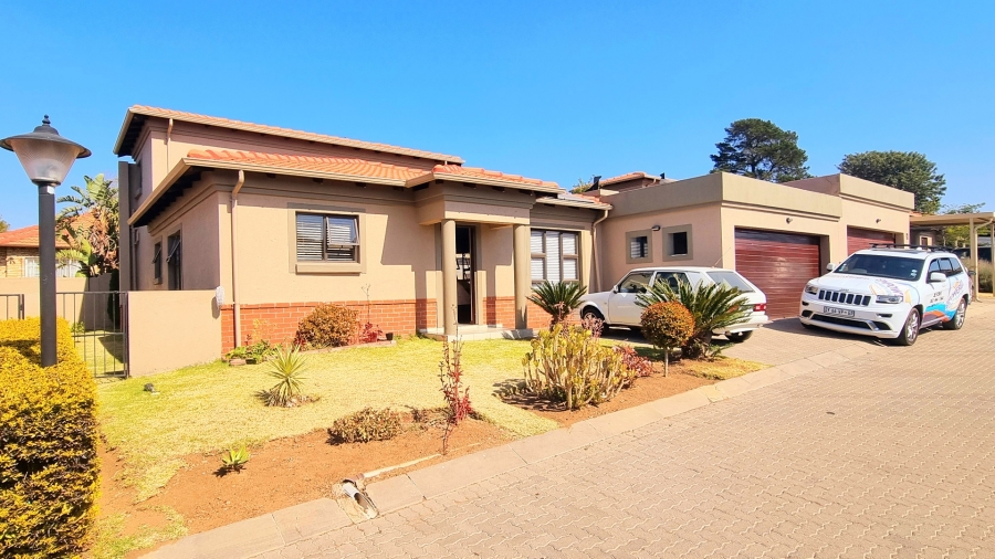 To Let 4 Bedroom Property for Rent in Noordwyk Gauteng